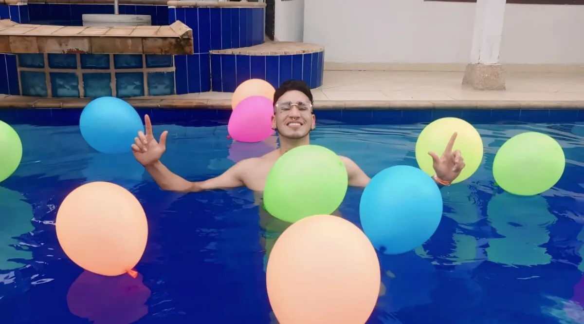 Performer Swinger_Couplee Photo 11