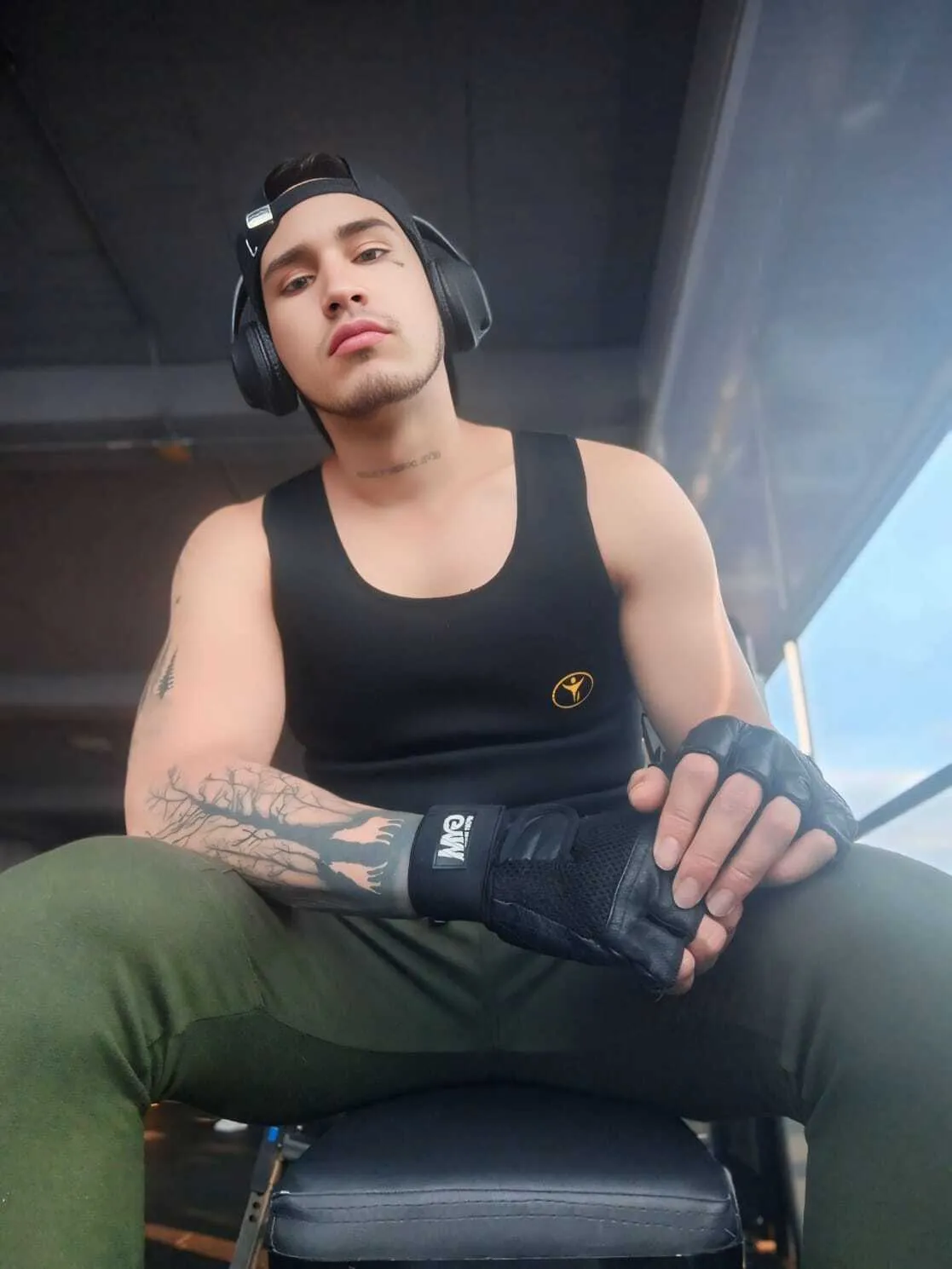 Performer Swinger_Couplee Photo 2