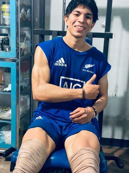 Performer AlejandroCont Photo 5