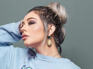 Imagen de perfil de modelo de cámara web de ZaraMillerr18