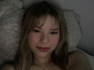 Imagen de perfil de modelo de cámara web de Yurayury