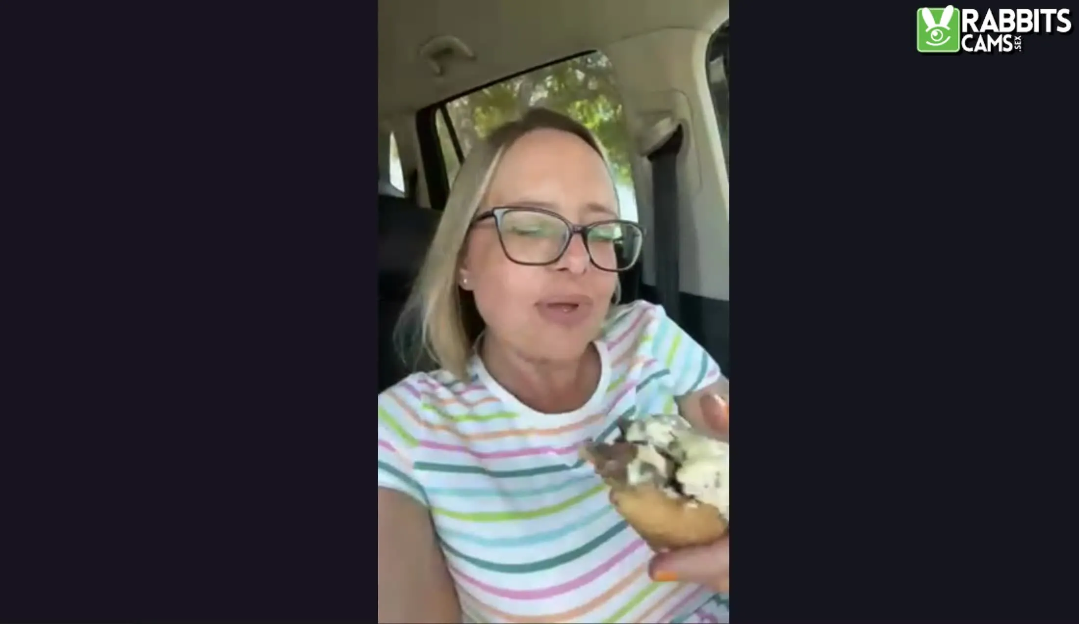 Interprete DebbiePetite Video 1