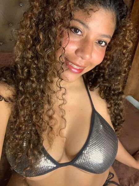 Performer saharamyerss Photo 8