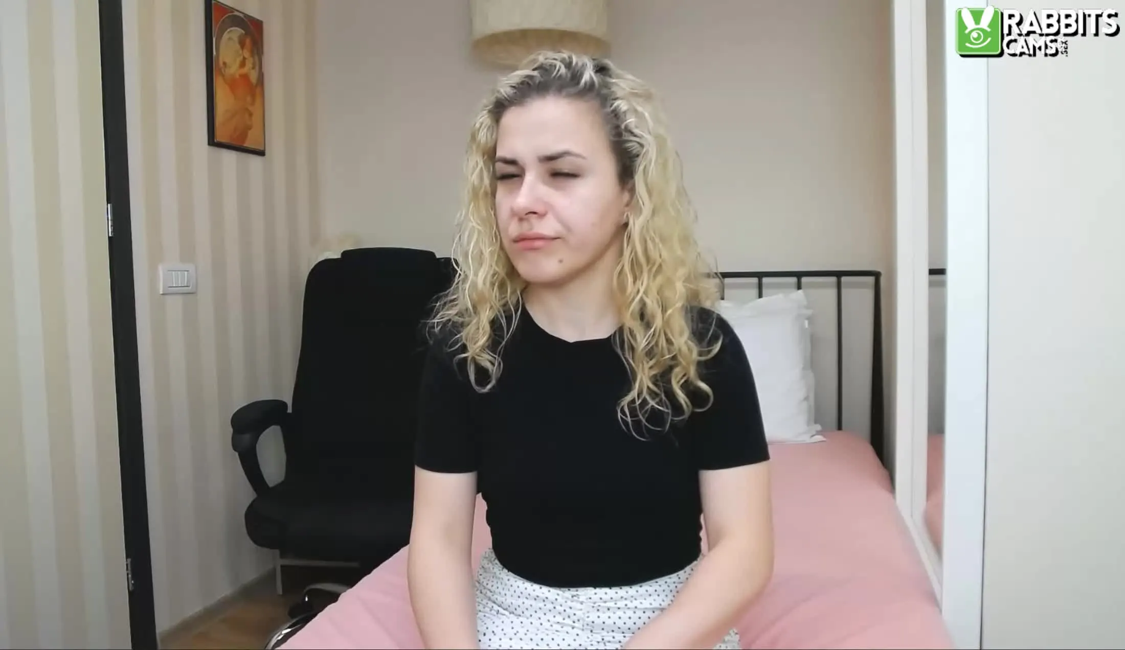 Interprete MEDEEAA Video 1