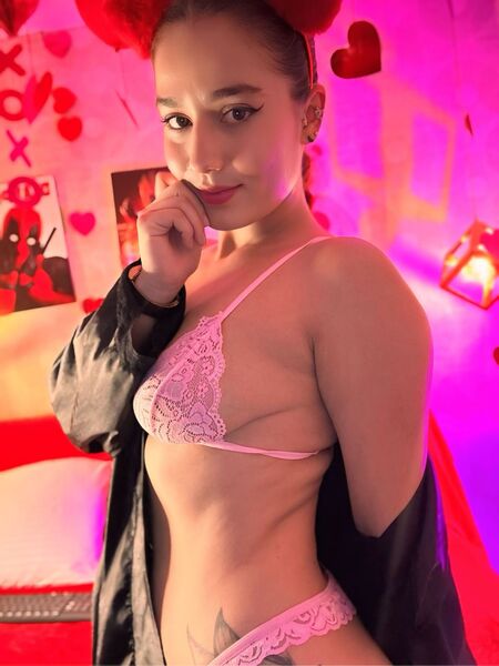 Performer Ari_Baker Photo 2