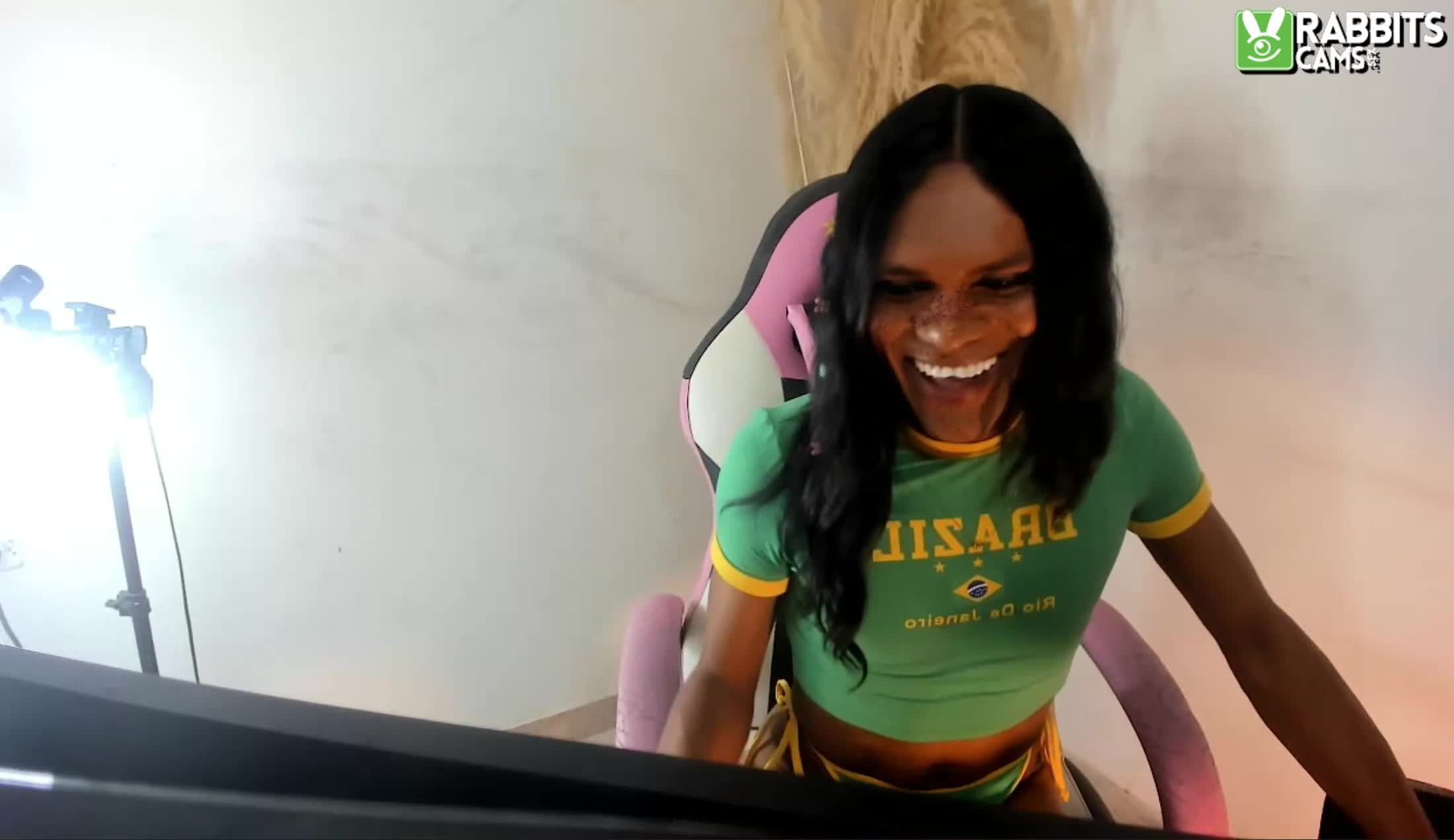 Performer JhulyHugeCockTs Video 1