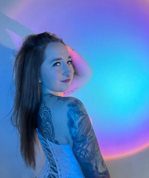 Performer CharlieRayee Photo 3