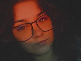 Image de profil du modèle de webcam MonaSins