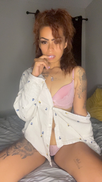 Artist Innocent_Hallie_x Foto 2