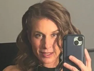 Imagen de perfil de modelo de cámara web de Sky24