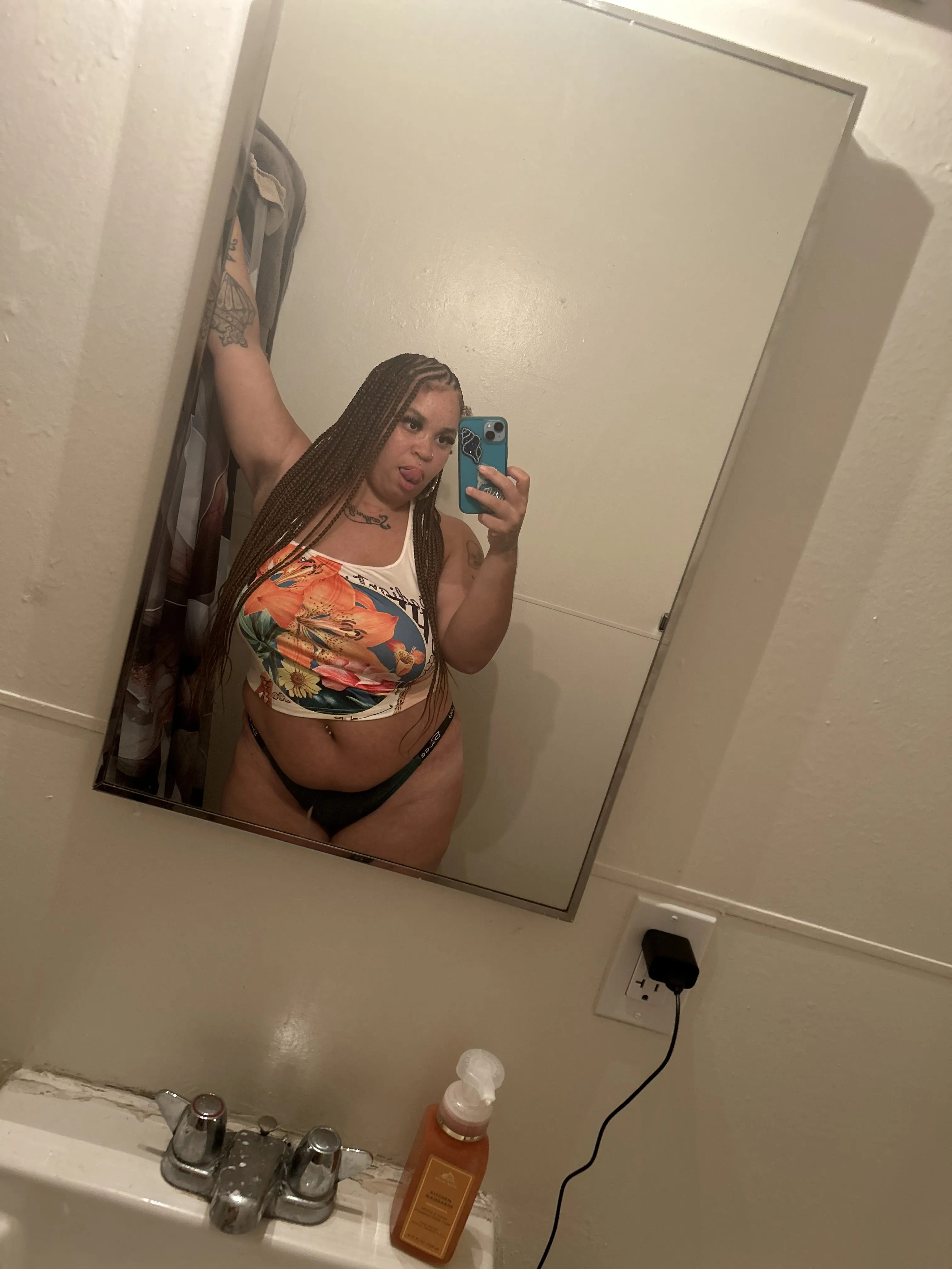 Intérprete VelvetRise Foto 1