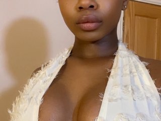 TriniUK profielfoto van cam model