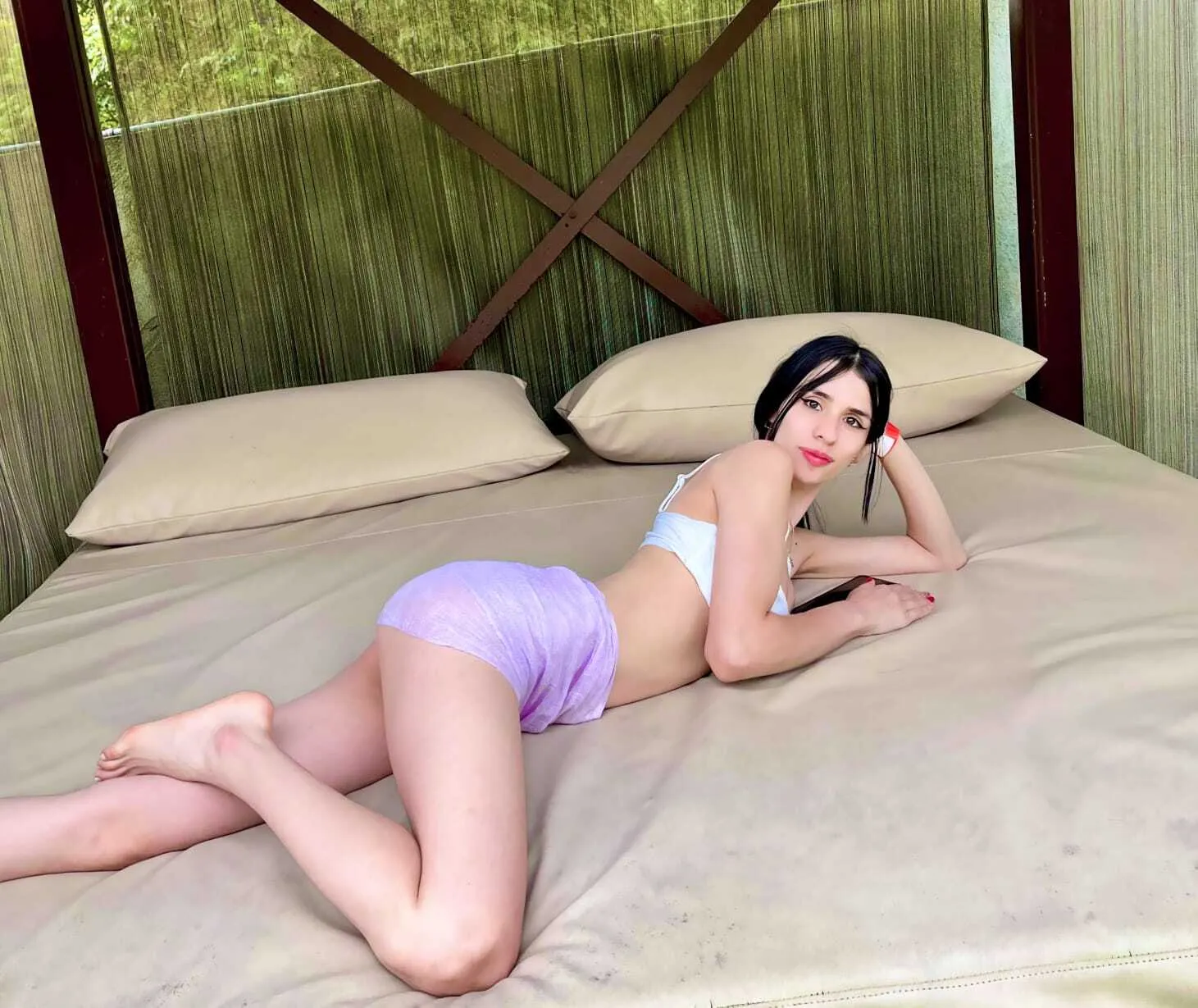 Performer ScarletMore Photo 2