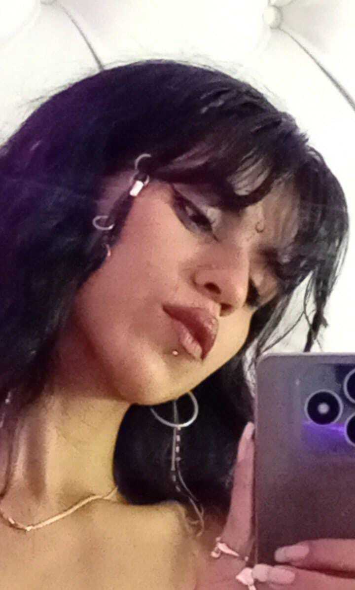 Performer BellaPoisonous Photo 3