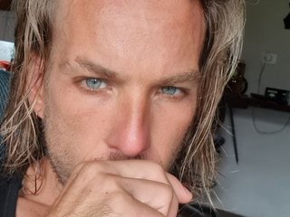 Vikingoandress profielfoto van cam model 