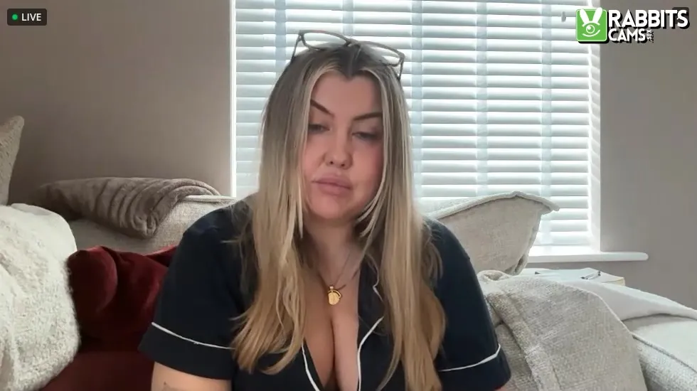 Interprete PeachyPollyUK Video 1