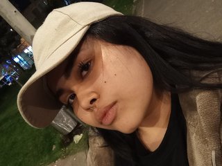 Image de profil du modèle de webcam Isadoralu