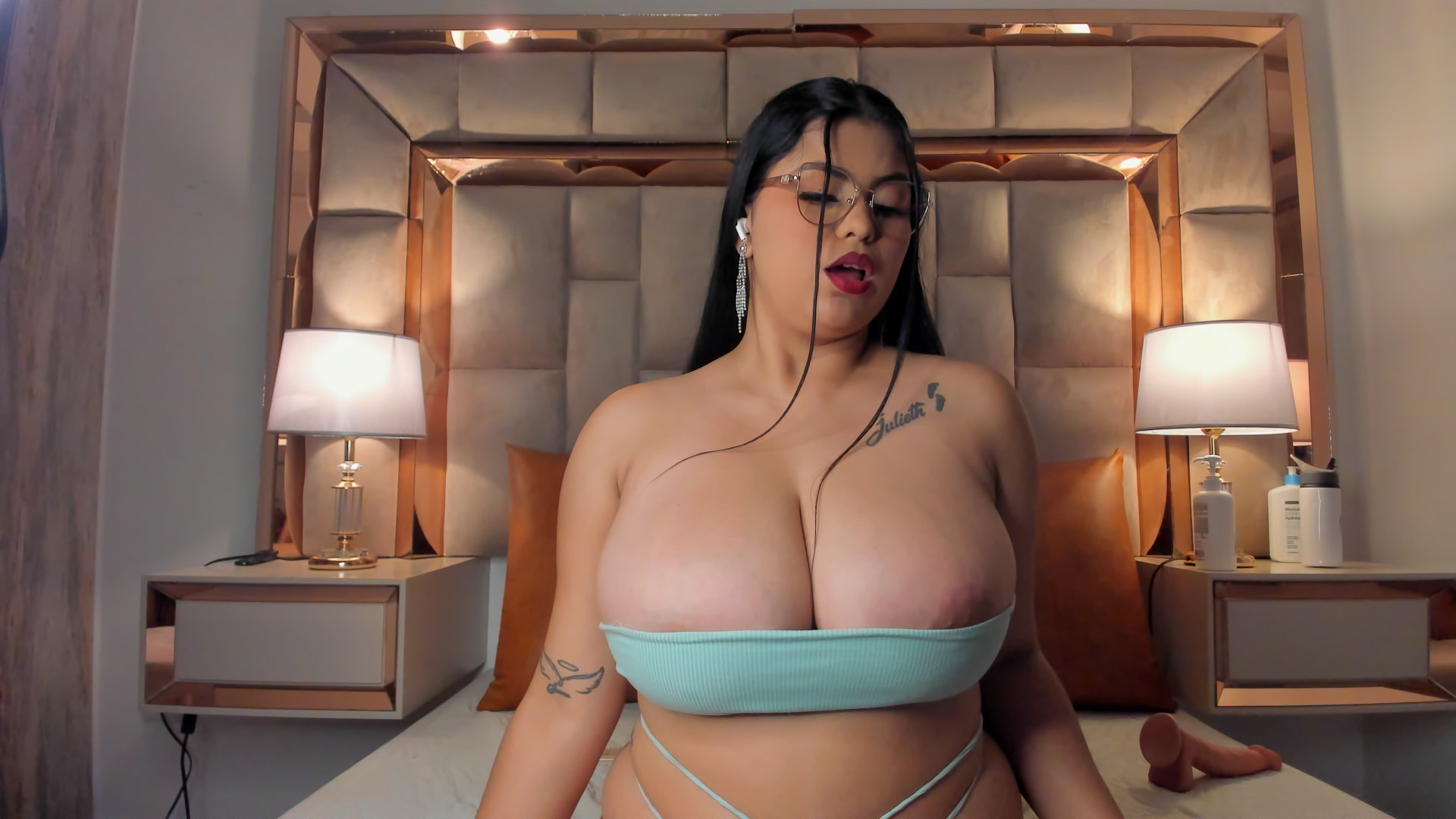 Performer ValentinaBreats Photo 2