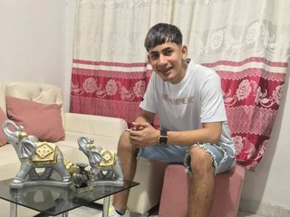 Image de profil du modèle de webcam boylatinosexxxx