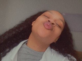 Image de profil du modèle de webcam SexybadElla