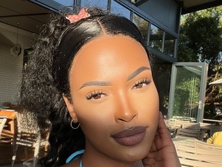 Image de profil du modèle de webcam FancyFaceBigAss