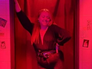 CurvyRed_X Profilbild des Cam-Modells 