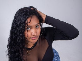 Imagen de perfil de modelo de cámara web de KarinaPonce33