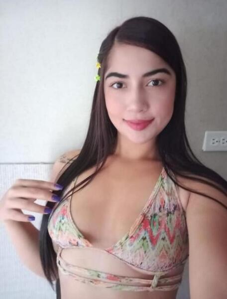 Artist AngelinMae Foto 1