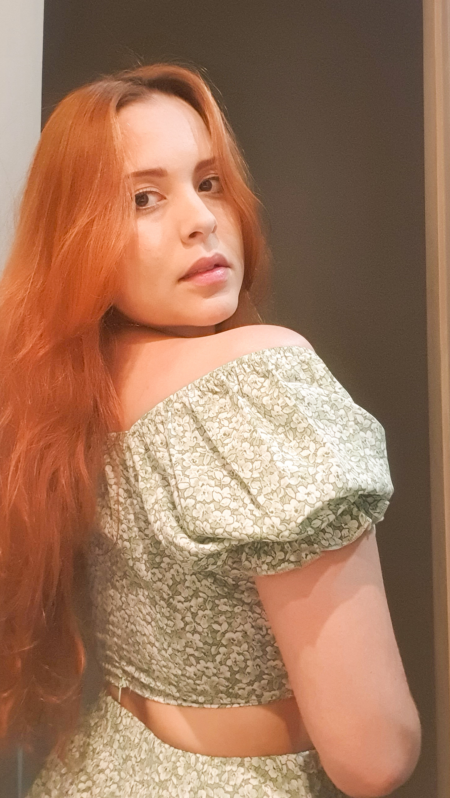 Performer RedJulia Photo 6