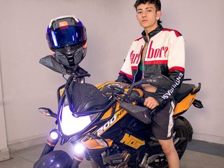 TheChiky18 cam model profile picture