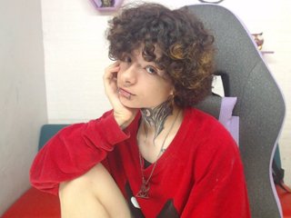 carlytshoy immagine del profilo del modello di cam
