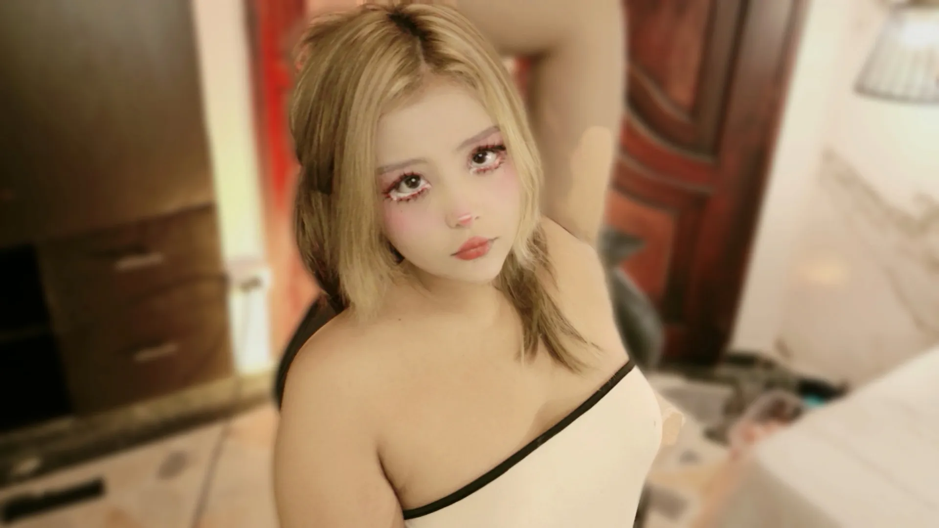 Performer Tinie_Sofiaa Photo 3