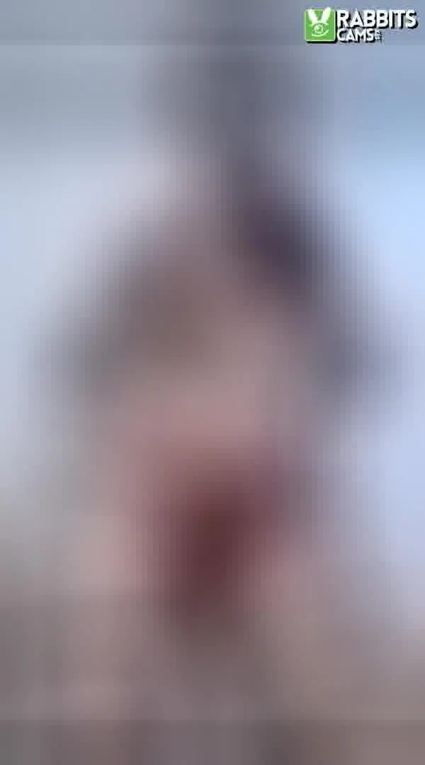 Artist Julia_Waynne Video 2