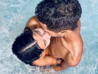 LuisaAndVictor live cam