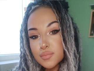 Image de profil du modèle de webcam sierra_quinn