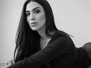 YasminaBrunette cam model profile picture