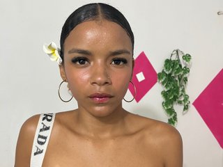 Image de profil du modèle de webcam Nicoljg