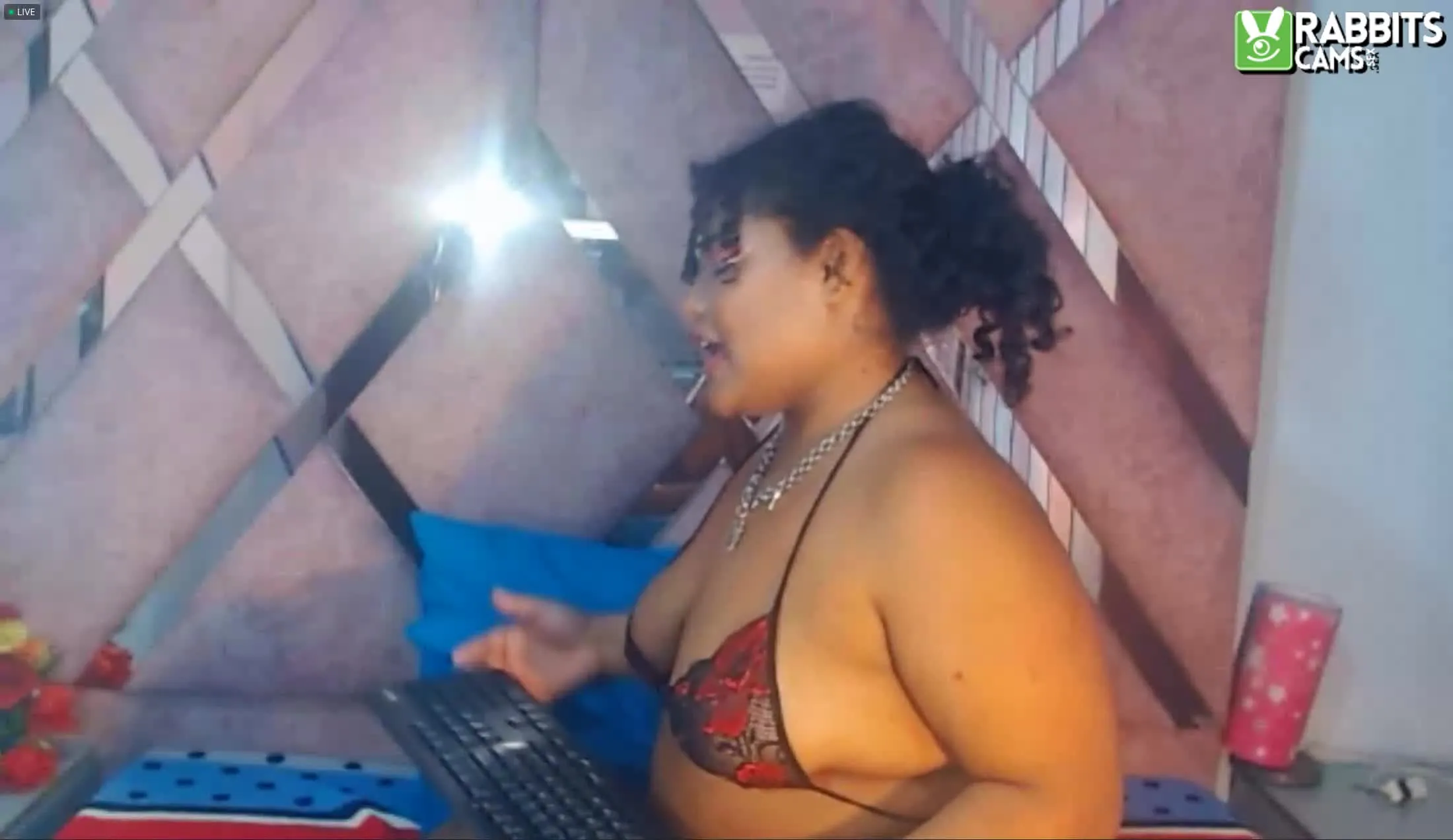Intérprete TAKEEN Video 1