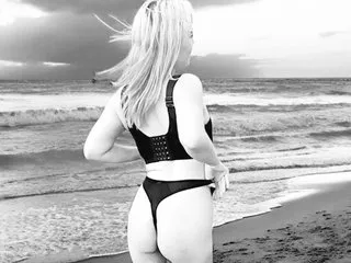 Image de profil du modèle de webcam IvoryStripes