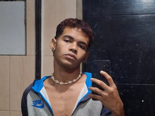 Image de profil du modèle de webcam james2hott