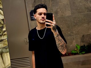 Image de profil du modèle de webcam enzo_evans_18
