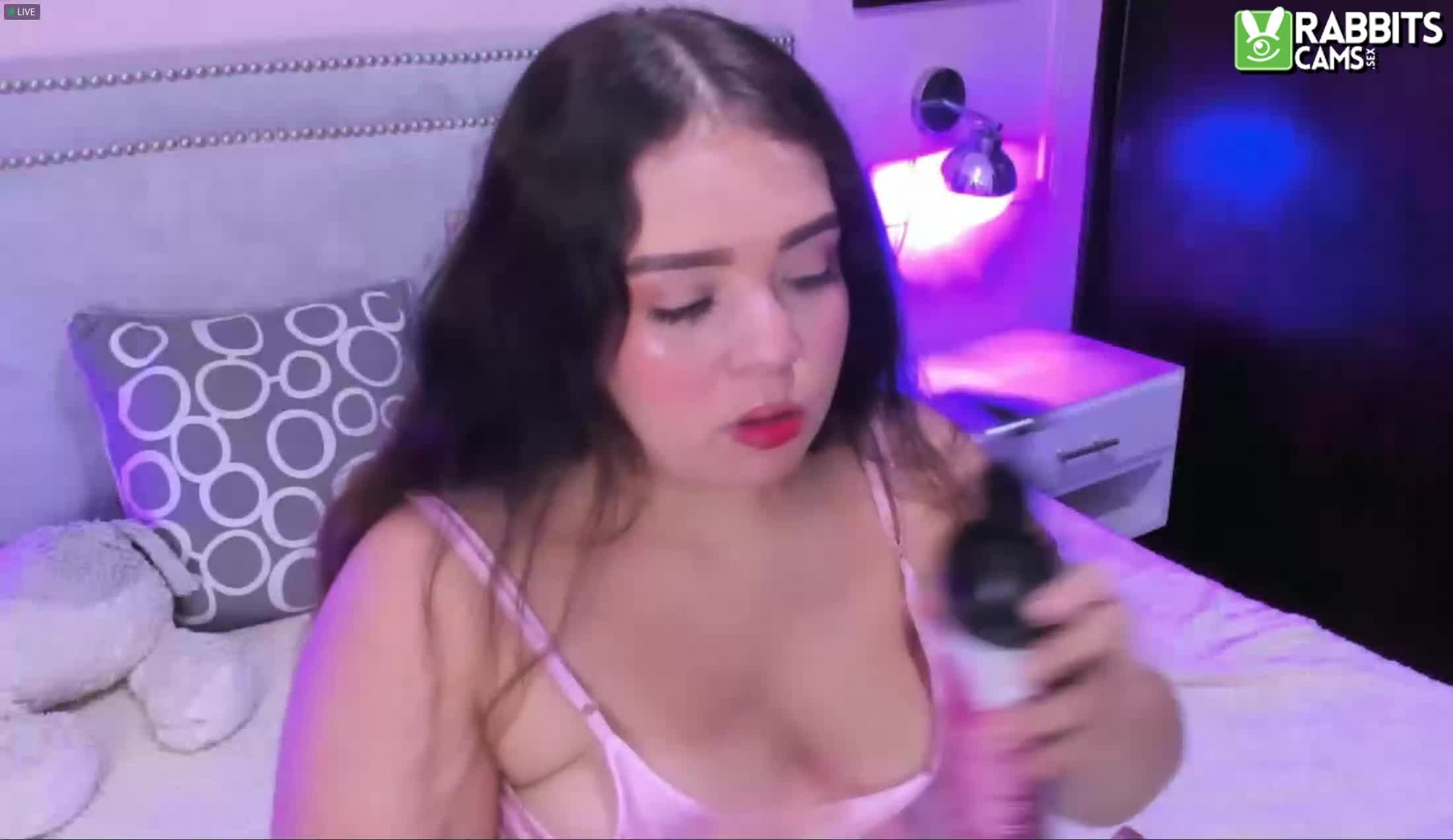 Artist MiiaaEvanss Video 1