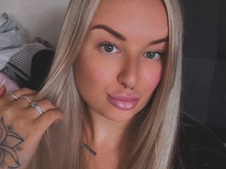 TattooedCurvyBlonde profielfoto van cam model