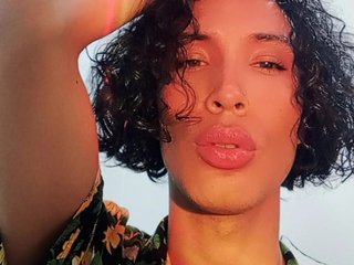Image de profil du modèle de webcam AdrianFloresX