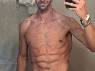 Imagen de perfil de modelo de cámara web de HungRunner36