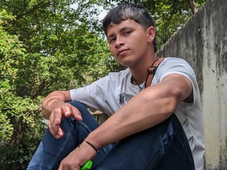 TylerWithoutFilterx cam model profile picture 