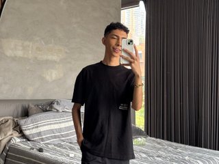 Imagen de perfil de modelo de cámara web de Valentino81