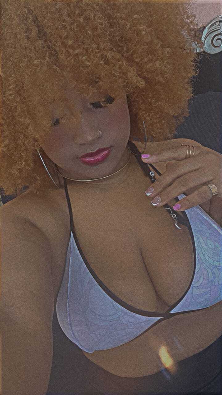 Intérprete KenniaWest Foto 10