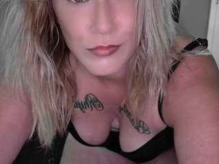 RhondaRavishing cam model profile picture 