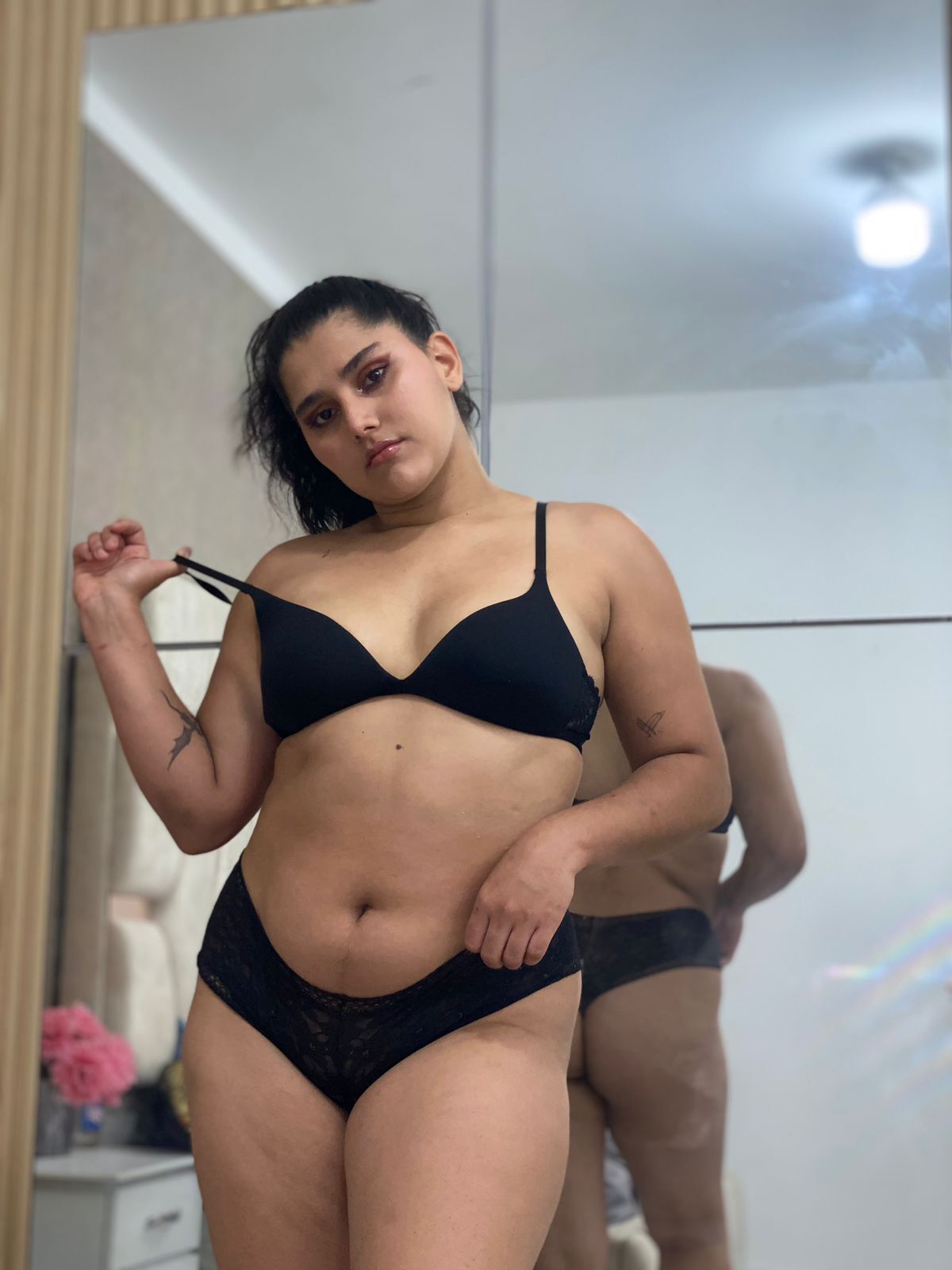 Performer MelaniieGomez Photo 6